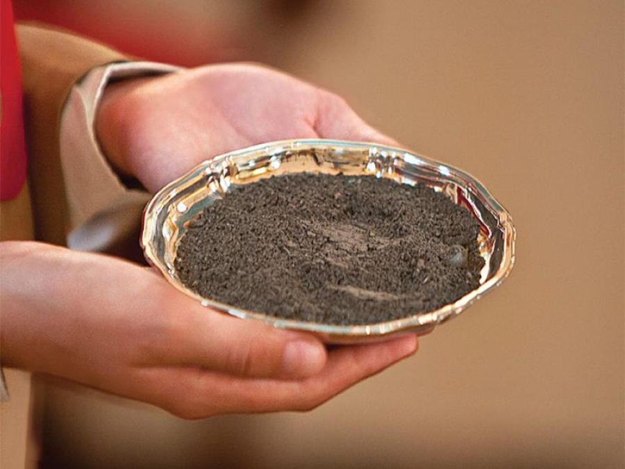 Quarta-feira de Cinzas marca início da Quaresma e paróquias divulgam horários de missas em Campo Largo