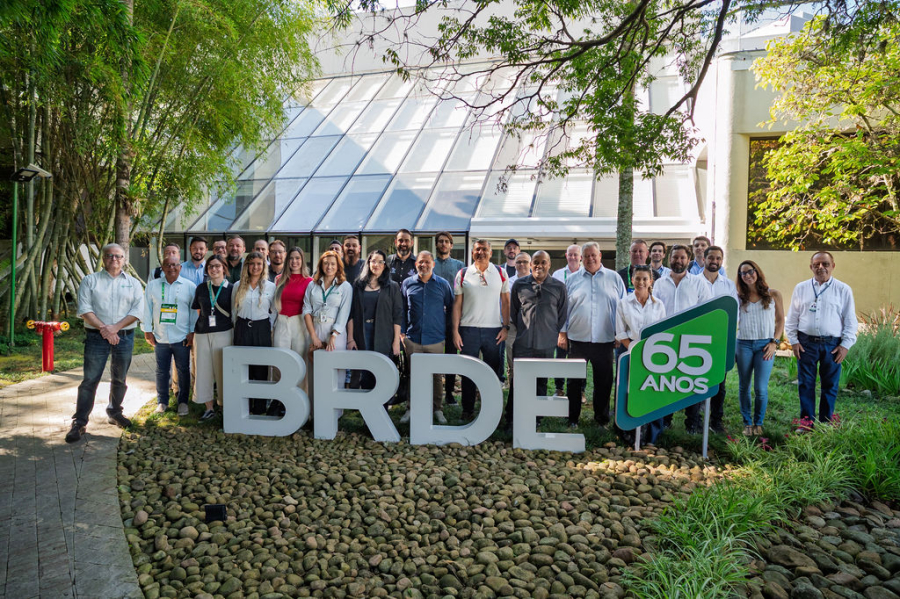 BRDE reúne prefeitos e lideranças para discutir projetos urbanos durante evento em Curitiba