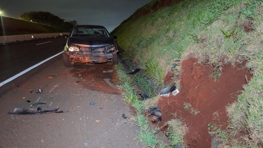 Carro com vestígios de sangue e chaves na ignição é encontrado abandonado na BR-467 em Cascavel