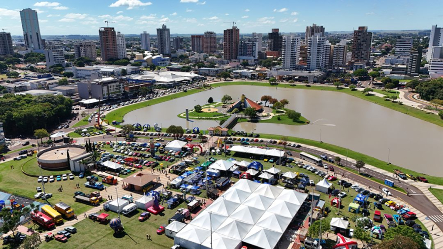 Encontro de veículos antigos começa com grande público e pode bater recorde em Toledo