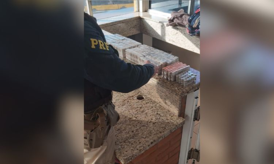 PRF apreende mais de mil ampolas de emagrecedores escondidas em passageiros no Paraná
