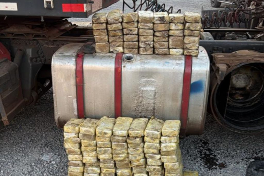 Carreta com droga que saiu de Foz é interceptada com 132 kg de cocaína na BR-277