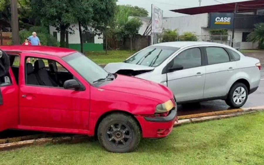 Batida entre dois carros deixa sete pessoas feridas em Cascavel