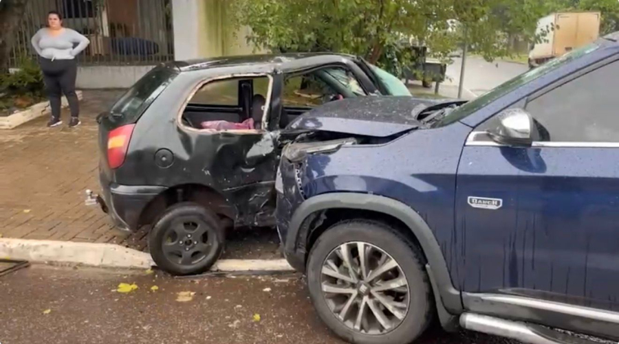 Padre cobra melhorias na sinalização após acidente com feridos em Cascavel